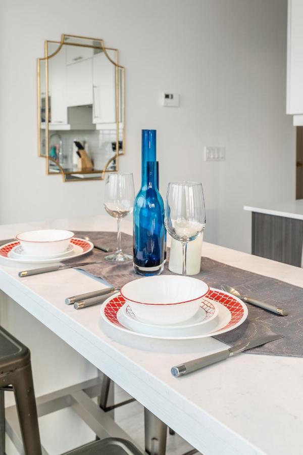 Luxury 2 Bedroom In The Heart Of Entertainment District W/ Cn Tower View Toronto Esterno foto