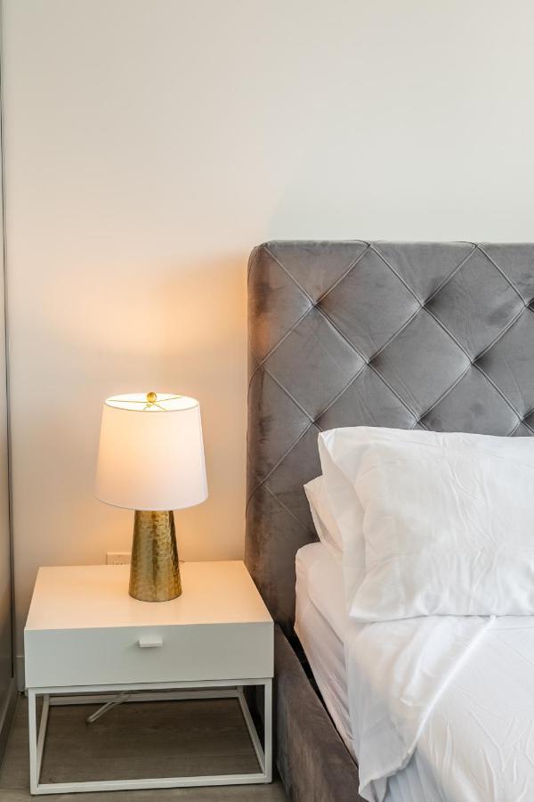 Luxury 2 Bedroom In The Heart Of Entertainment District W/ Cn Tower View Toronto Esterno foto