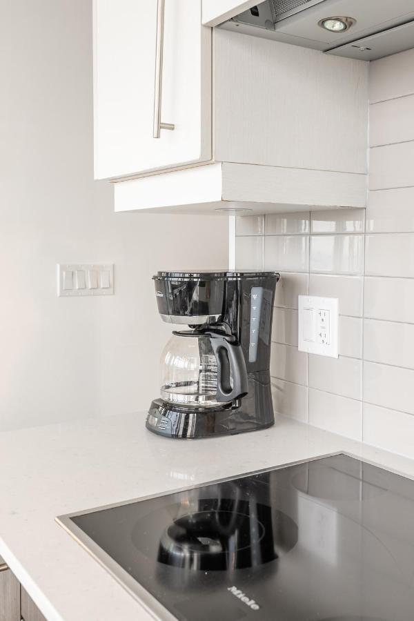 Luxury 2 Bedroom In The Heart Of Entertainment District W/ Cn Tower View Toronto Esterno foto