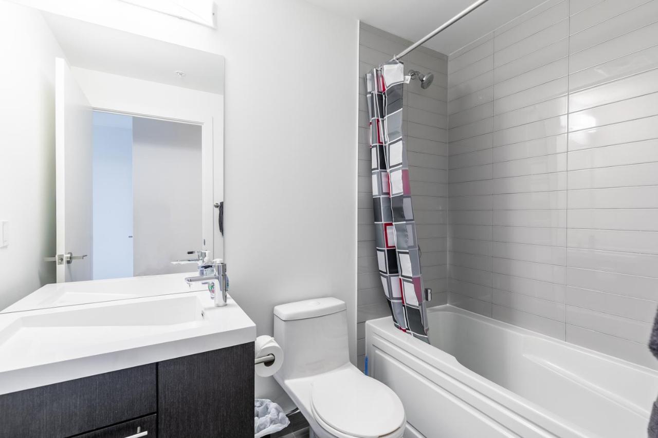 Luxury 2 Bedroom In The Heart Of Entertainment District W/ Cn Tower View Toronto Esterno foto