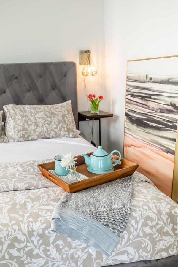 Luxury 2 Bedroom In The Heart Of Entertainment District W/ Cn Tower View Toronto Esterno foto