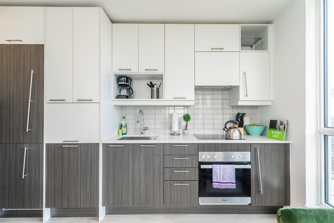 Luxury 2 Bedroom In The Heart Of Entertainment District W/ Cn Tower View Toronto Esterno foto