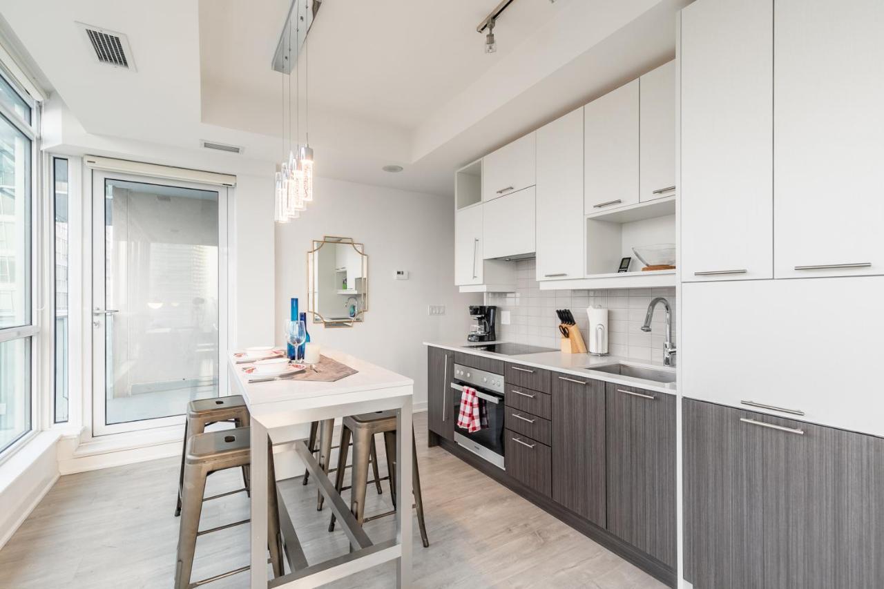Luxury 2 Bedroom In The Heart Of Entertainment District W/ Cn Tower View Toronto Esterno foto