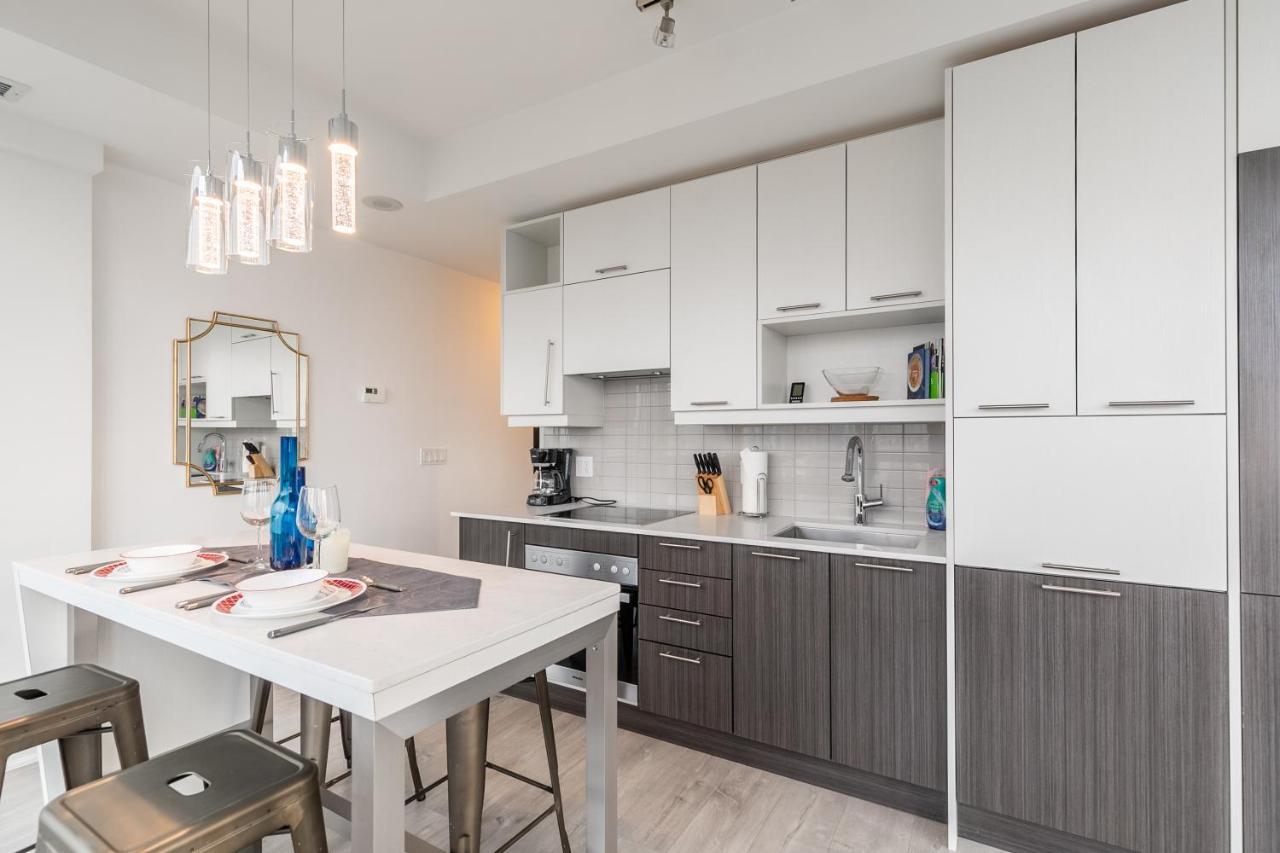 Luxury 2 Bedroom In The Heart Of Entertainment District W/ Cn Tower View Toronto Esterno foto