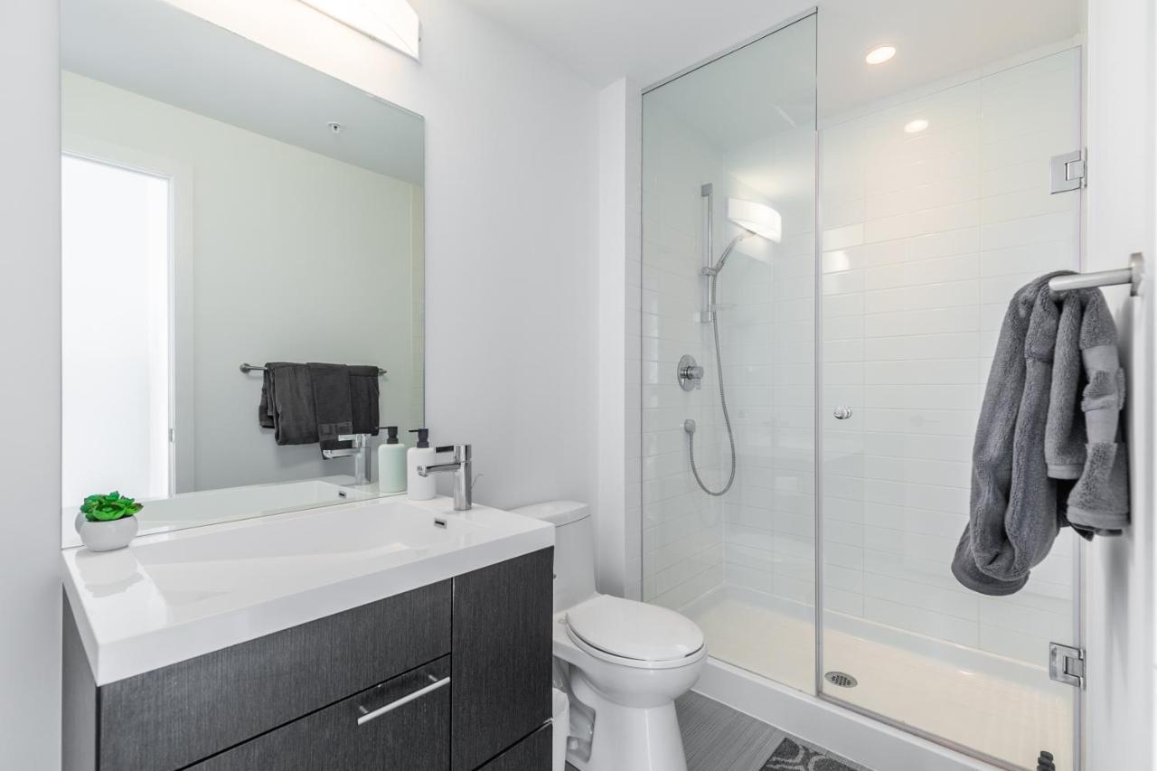 Luxury 2 Bedroom In The Heart Of Entertainment District W/ Cn Tower View Toronto Esterno foto