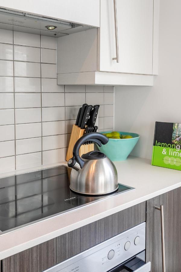 Luxury 2 Bedroom In The Heart Of Entertainment District W/ Cn Tower View Toronto Esterno foto