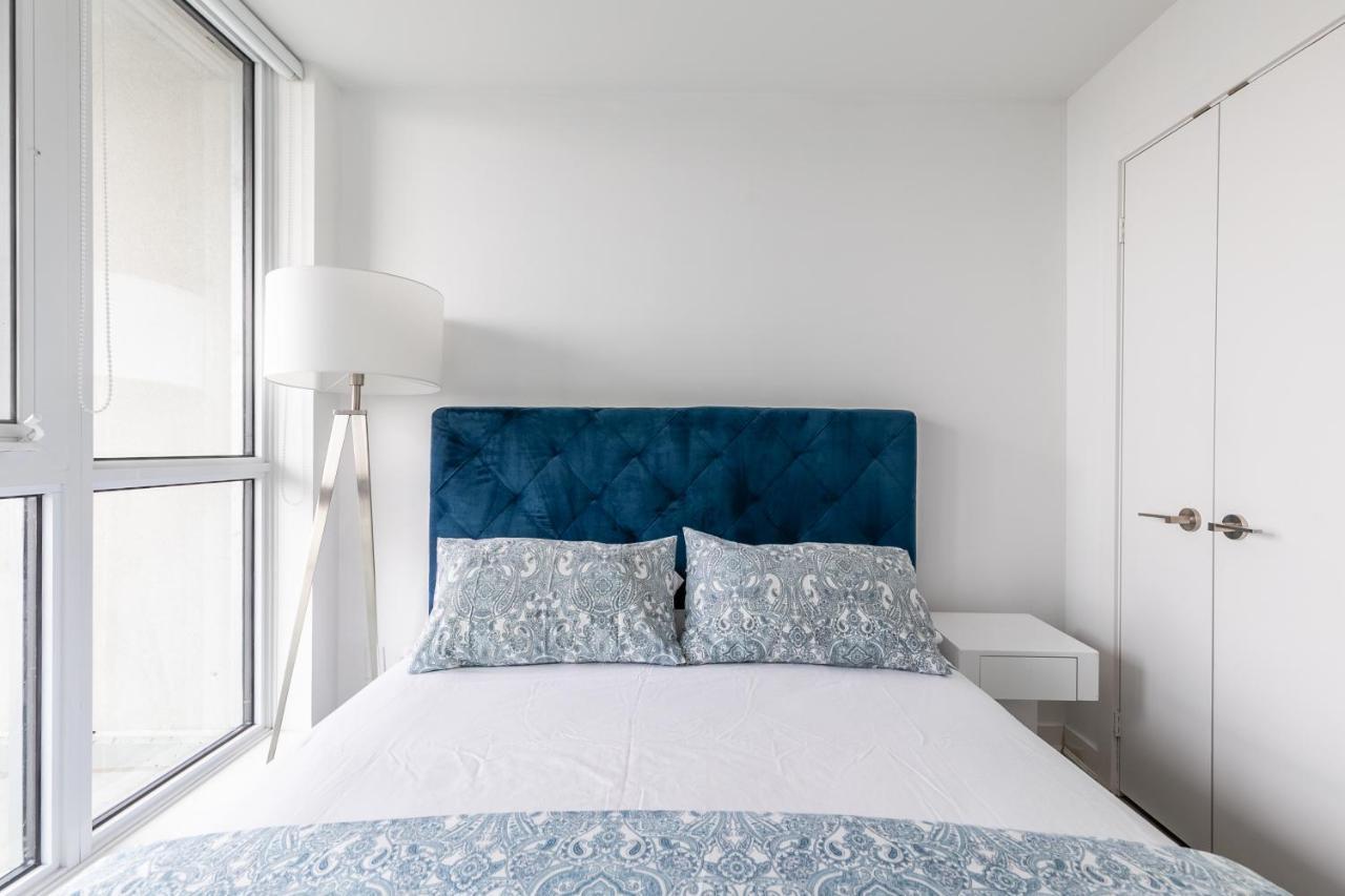 Luxury 2 Bedroom In The Heart Of Entertainment District W/ Cn Tower View Toronto Esterno foto