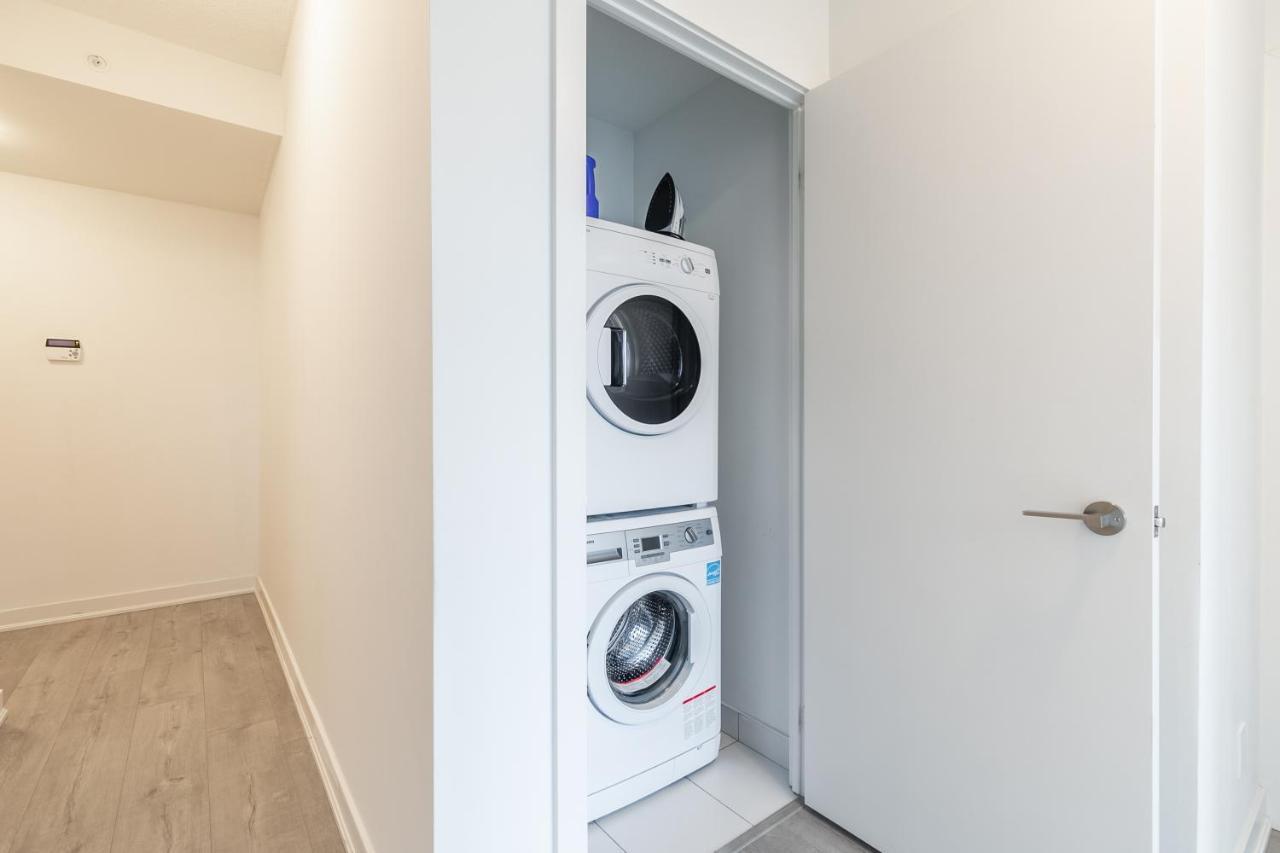 Luxury 2 Bedroom In The Heart Of Entertainment District W/ Cn Tower View Toronto Esterno foto
