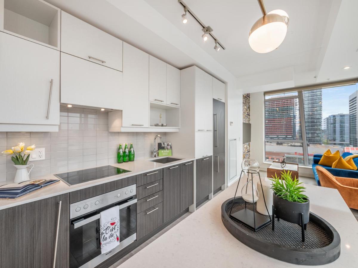 Luxury 2 Bedroom In The Heart Of Entertainment District W/ Cn Tower View Toronto Esterno foto