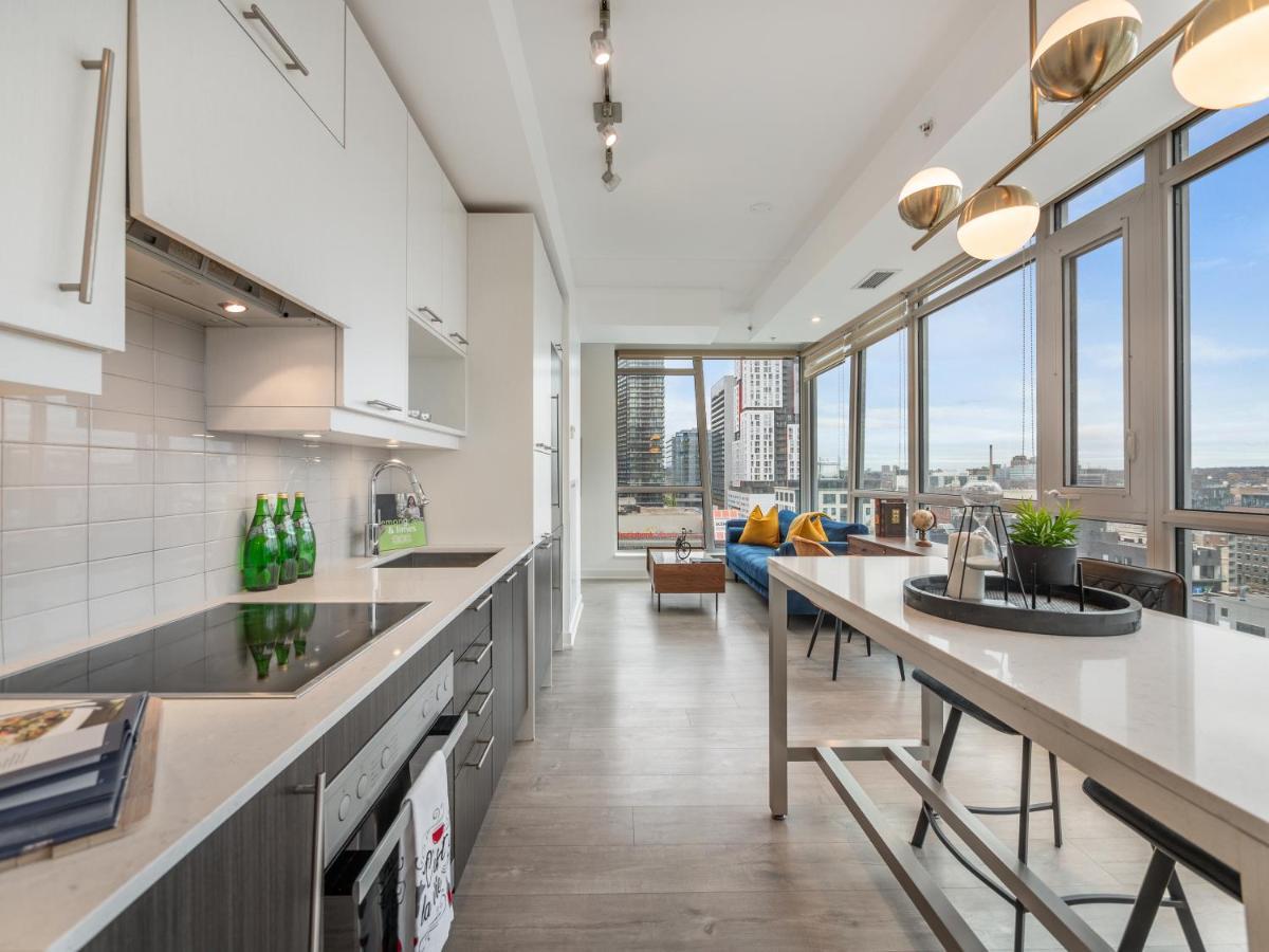 Luxury 2 Bedroom In The Heart Of Entertainment District W/ Cn Tower View Toronto Esterno foto