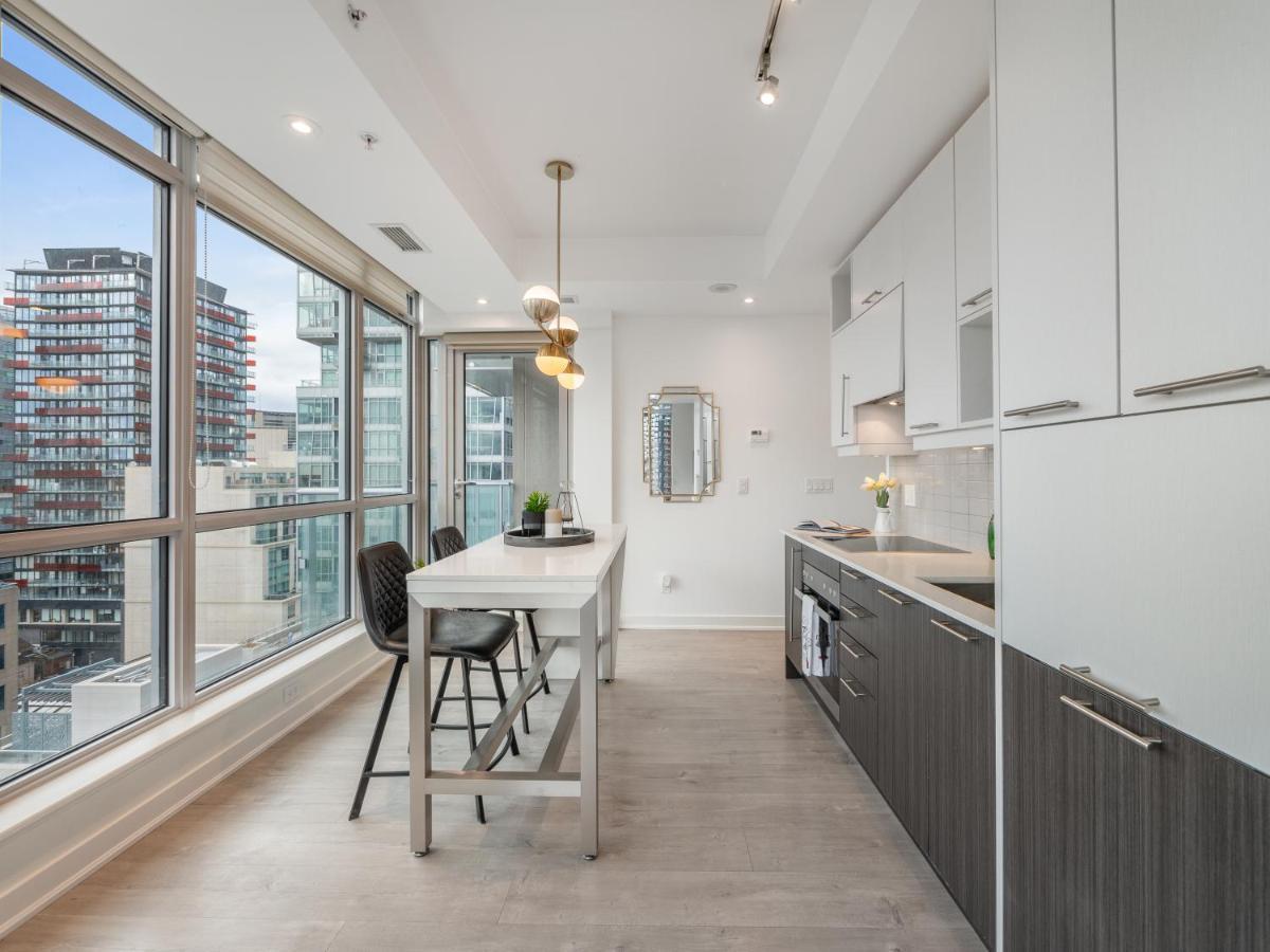 Luxury 2 Bedroom In The Heart Of Entertainment District W/ Cn Tower View Toronto Esterno foto
